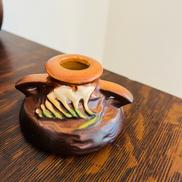 Roseville basin and candle sticks - Picture 3 of 11